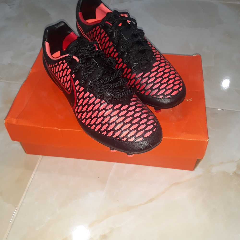 nike soccer women shoes